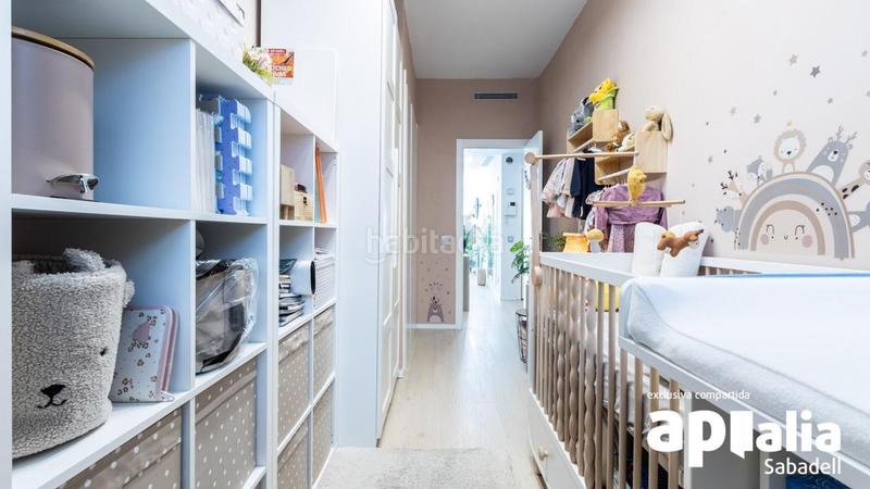 Foto 9ca9aeb0-00dd-4c50-87d1-83431d1cdeb1. Pis amb calefacció aparcament piscina a Eixample Sabadell