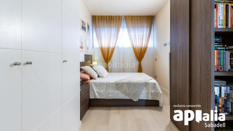 Foto f042d816-1b0a-462e-945f-be1d4bfa0196. Pis amb calefacció aparcament piscina a Eixample Sabadell