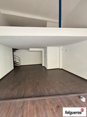 Rent Business premise in Pi i margall 36. Local en creu alta en alquiler con dos alturas