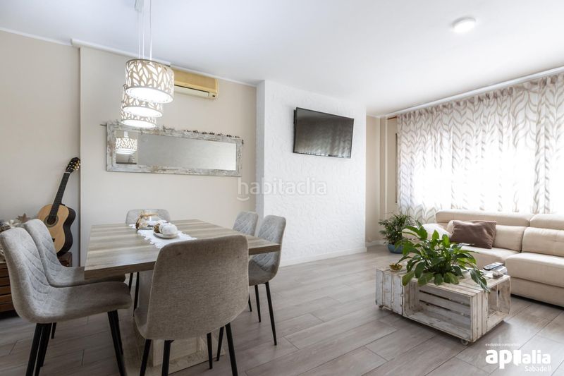 Foto 373473a8-b3a4-40a1-9459-42510f39e63c. Duplex with heating in Eixample Sabadell