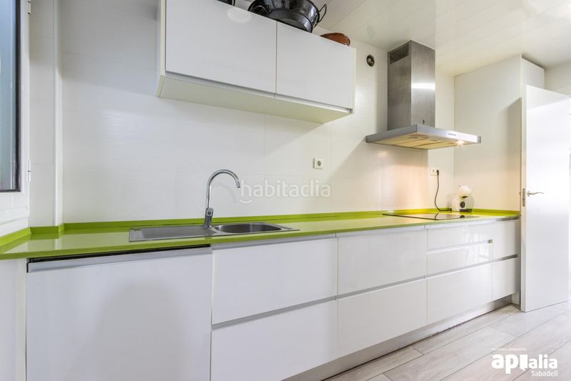 Foto afd592b1-e3cf-4433-9156-86cced2d33cc. Duplex with heating in Eixample Sabadell