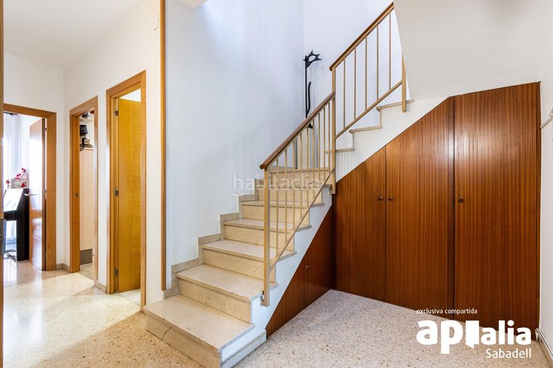 Foto 1b097a58-9b57-4e67-a4cf-8d705f5adc0c. Casa adossada amb calefacció aparcament a Creu Alta Sabadell