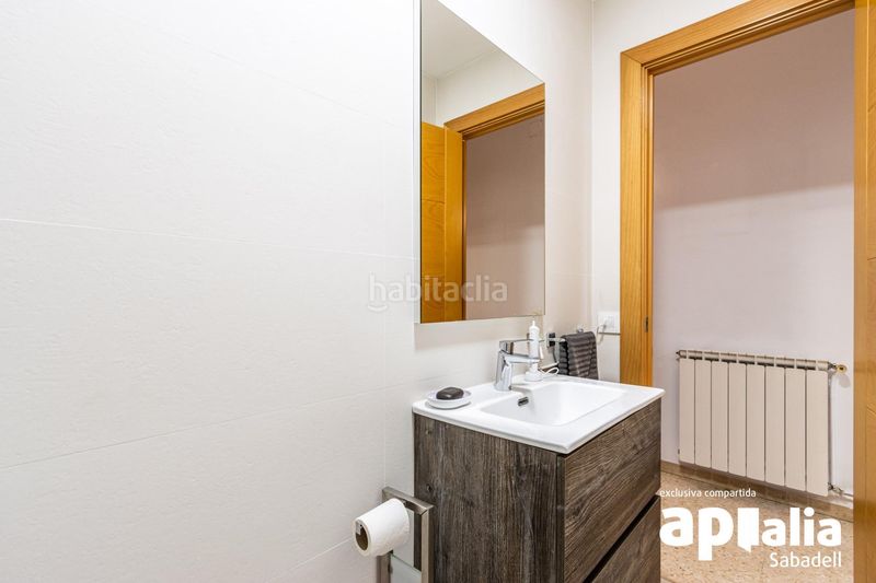 Foto a57c3af6-f043-44e4-9699-58585e29ca91. Casa adossada amb calefacció aparcament a Creu Alta Sabadell