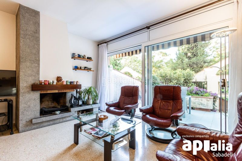 Foto a6fc2407-0261-45c9-8a55-50a77c252191. Casa adossada amb calefacció aparcament a Creu Alta Sabadell