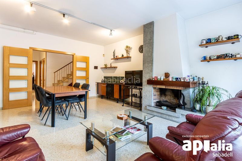 Foto befd3414-26de-41d3-9745-1ebae2ac4684. Casa adossada amb calefacció aparcament a Creu Alta Sabadell