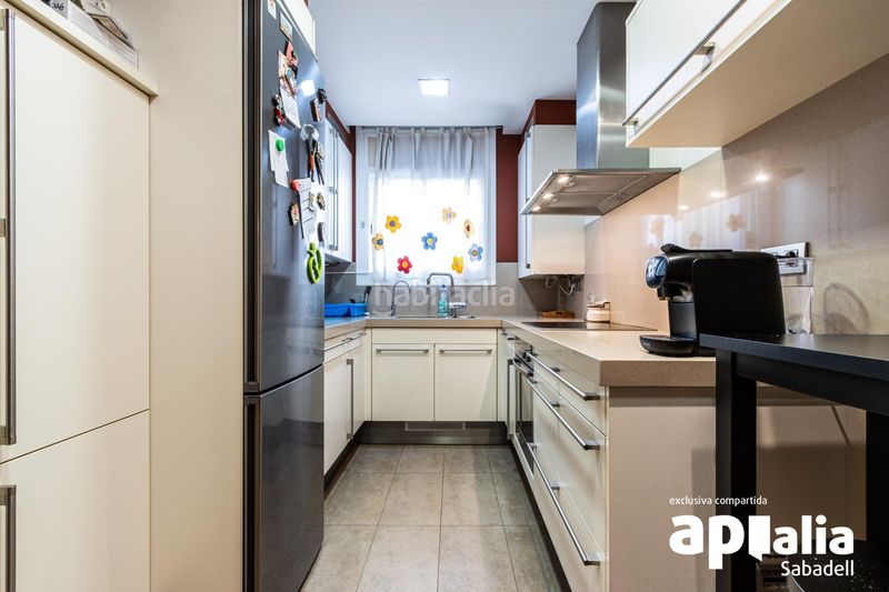 Foto c347d5ff-d0d4-4d09-886d-a6a155e501d2. Casa adossada amb calefacció aparcament a Creu Alta Sabadell