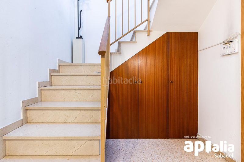 Foto db3ca245-24d0-41fa-849b-f8cdb2860f47. Casa adossada amb calefacció aparcament a Creu Alta Sabadell