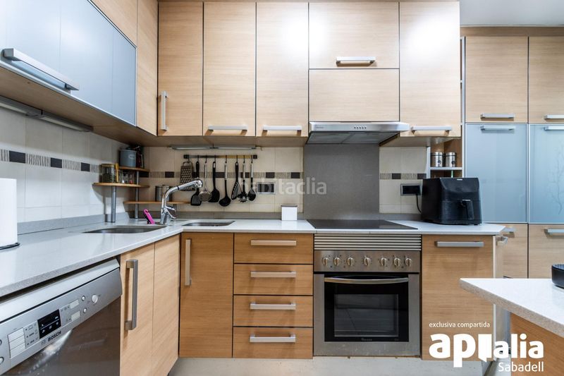 Foto 0ace3253-6f8f-4855-8d50-49f7e2516da0. Appartamento con riscaldamento piscina in Eixample Sabadell
