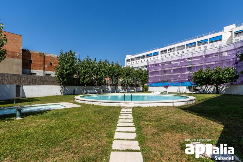 Foto 92761eda-bed6-49d0-89dd-44ea78686846. Flat with heating pool in Eixample Sabadell