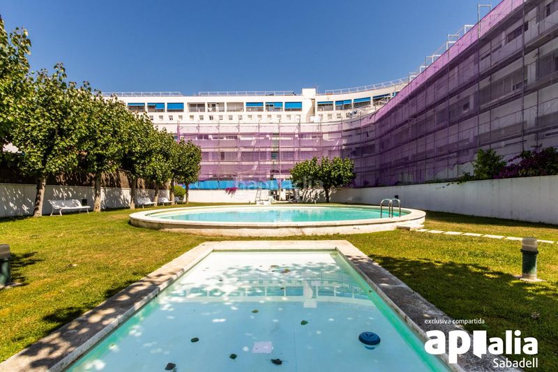 Foto d3dcafc1-0d56-4bb8-a849-323af496edfe. Flat with heating pool in Eixample Sabadell
