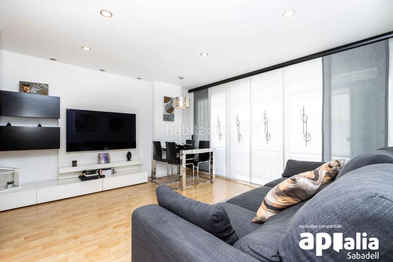 Foto d9f2e0cf-7587-4a85-acf5-e1ee4ed5b623. Flat with heating pool in Eixample Sabadell