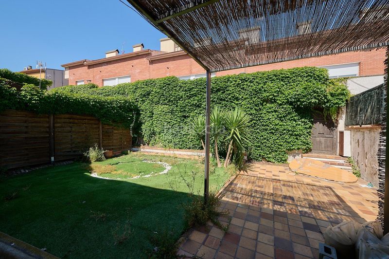 Foto 775ed3a3-f773-4e3f-87d8-beb9b3832ae6. Casa adossada amb calefacció aparcament a Sentmenat
