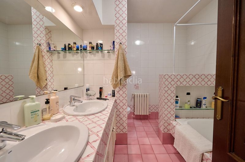 Foto b6bdc1cb-a52a-4faf-b5fb-139a8004335f. Casa adossada amb calefacció aparcament a Sentmenat