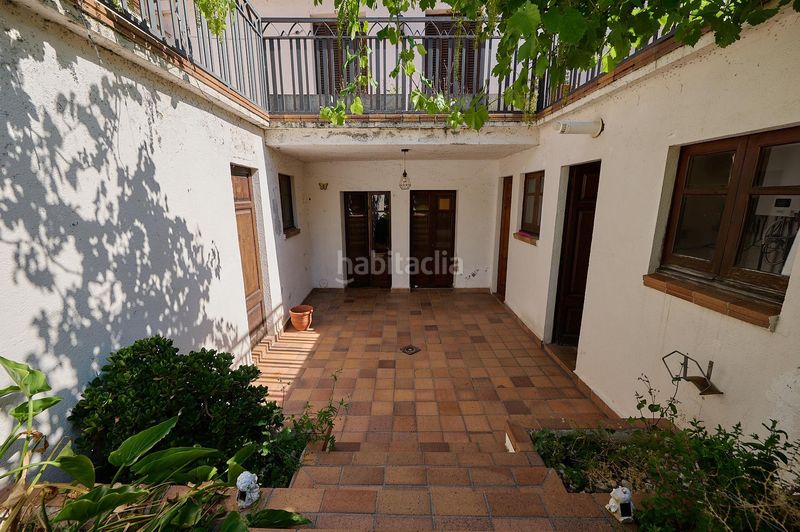 Foto e555fe64-ee95-472b-83e5-fb600f639ea1. Casa adossada amb calefacció aparcament a Sentmenat