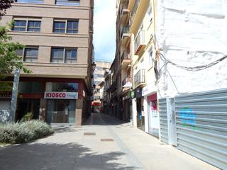 Lloguer Local Comercial  Calle norberto piñango. Alquiler de local a pie de calle peatonal en requena