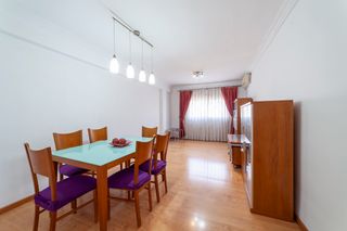 Rent Flat in Carrer de sant vicent de paül 29. Alquiler de piso amplio con terraza y muy luminoso
