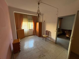 Pis  Martinez barrionuevo. Piso en venta a reformar zona segalerva  málaga