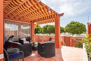 Casa bifamiliare  Calle antonio moya fernandez. Amplia vivienda pareada junto al mar en los álamos