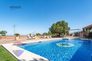 Chalet  Polígono 52 paraje 1044 las viñas. Villa independiente con vistas a la bahía de málaga, piscina pri