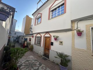 Casa adossada  Pasaje begines. Encantadora casa adosada de 3 plantas en el corazón del casco hi