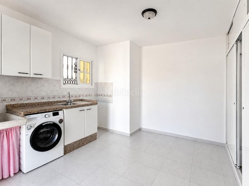 Foto 9d9fbf87-7505-4f76-828e-65473a0fb6d8. Casa adossada a Centro Estepona