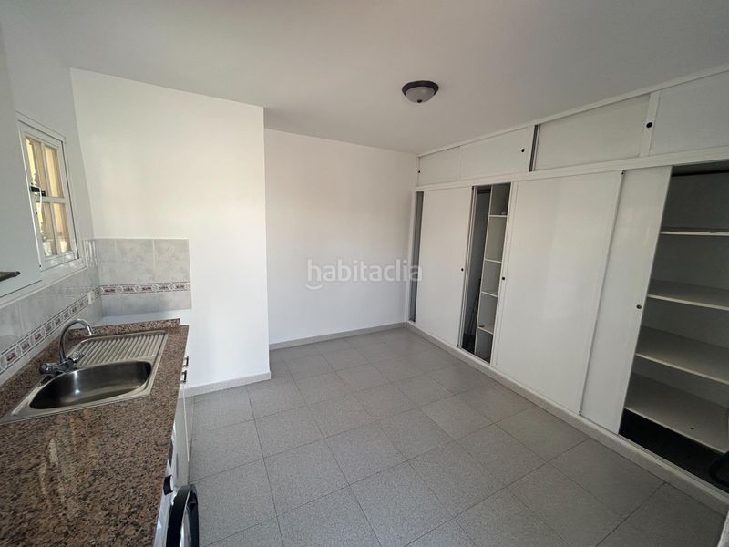 Foto aa0fd7b4-97c2-486f-b807-fc6b210a5573. Casa adossada a Centro Estepona