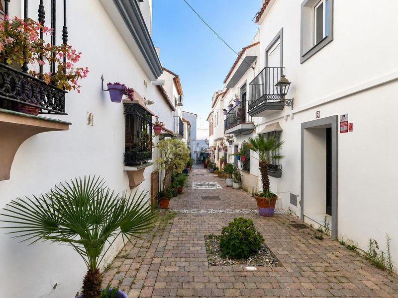 Foto e29bb067-1f15-4864-a2b1-2b2b028cc269. Casa adossada a Centro Estepona