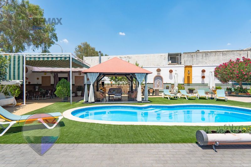 Foto cbc43dd2-6fc7-4541-b3a4-7a8eaba141c0. Casa gran casa andaluza con piscina, 11 habitaciones y amplias estancias . en Cuevas Bajas