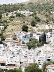 Chalet  Avenida canillas de. Oportunidad única de inversión en cómpeta gran chalet con finca