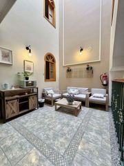 Chalet  Avenida andalucía. Exclusivo edificio con negocio en funcionamiento de alquiler tur