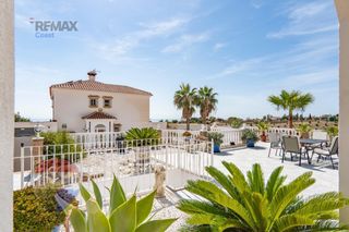 Chalet  Urbanizacion lomas del sol. Villa independiente con piscina, grandes terrazas y vistas al ma