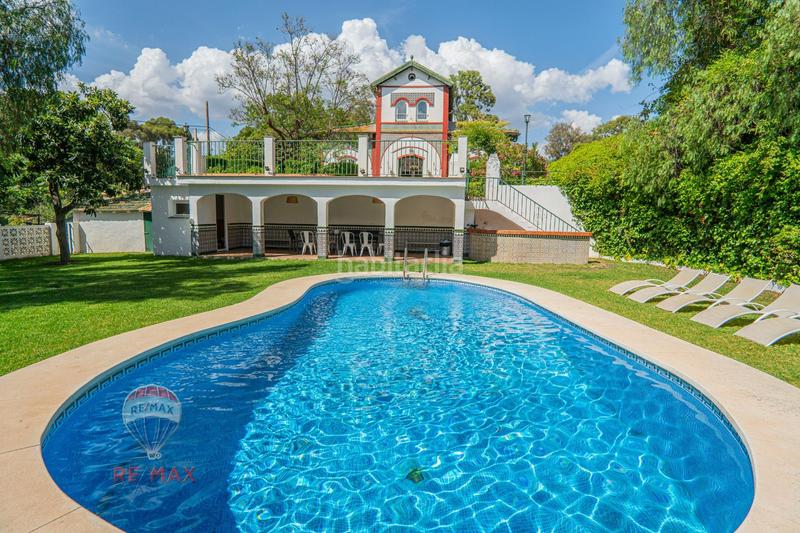 Foto dbd45342-4d6d-4c3d-8f3d-21ee414f1c98. Xalet amb calefacció aparcament piscina a Limonar Málaga