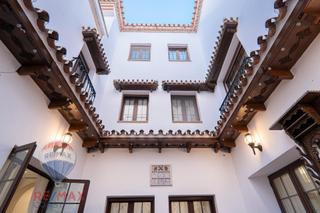 Casa  Calle troncon. Exclusiva casa en centro de fuengirola