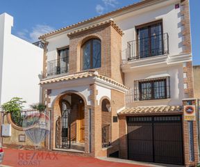 Casa  Monet. Elegante vivienda en estación de cártama