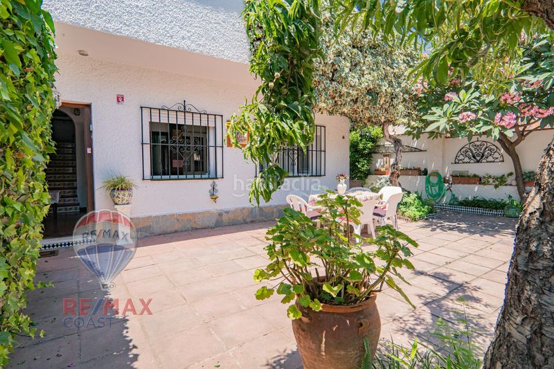 Foto 4ce0750c-1bd4-4b43-ae01-0e14ad1a4f9f. Casa aparellada a Miraflores del Palo Málaga