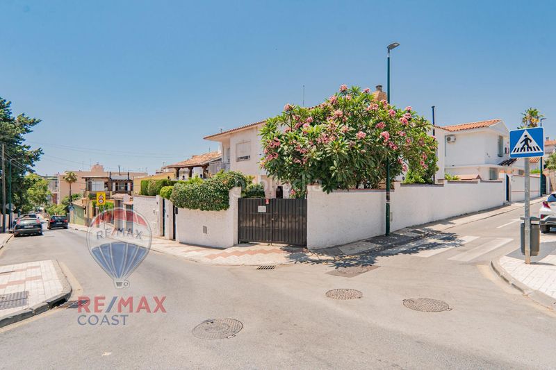 Foto c6083c9c-c81b-4e15-be7d-58e3f4aadc72. Casa aparellada a Miraflores del Palo Málaga