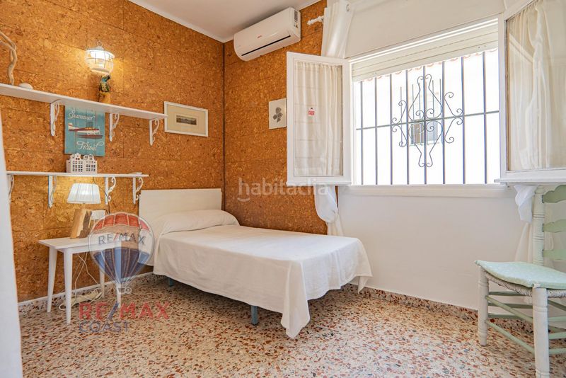 Foto c82b5dc1-ae22-40ad-9bd2-c8ef2035516e. Casa aparellada a Miraflores del Palo Málaga