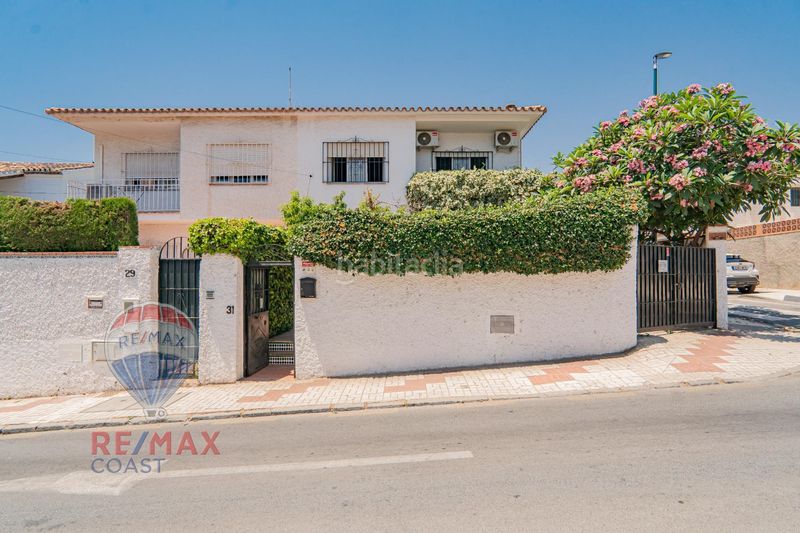Foto d891ff42-cf20-4e83-9c56-e8533b9d5317. Casa aparellada a Miraflores del Palo Málaga