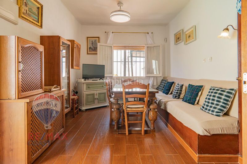 Foto e8f953d4-62a3-4b93-a3a6-f1bddd3c07e5. Casa aparellada a Miraflores del Palo Málaga