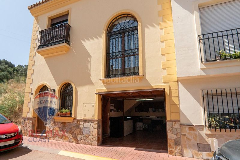 Foto 210bbd49-b1fc-4a16-b94c-65e61bdbc2b3. Casa amb aparcament a Casabermeja