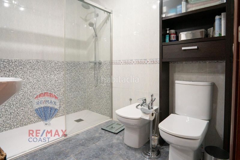 Foto b8be4b0b-5fd3-478d-9644-d39bc238ed1b. Casa amb aparcament a Casabermeja