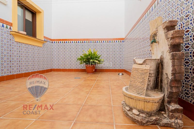 Foto bed5a498-9b6a-4513-8ecf-f70c3636e383. Casa amb aparcament a Casabermeja