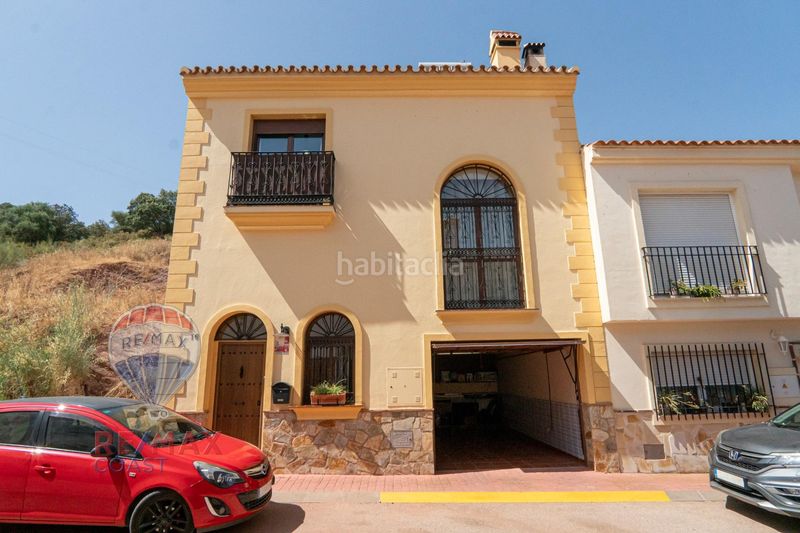 Foto c42ab744-e813-4ce3-a35f-f40cc0c14670. Casa amb aparcament a Casabermeja