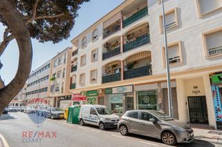 Pis  Avenida joan miro. Amplio piso con terraza en el centro de torremolinos