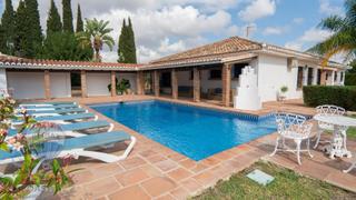 Chalet  Urbanizacion los molineros. Villa exclusiva en venta el lujo rústico y moderno con vistas pa