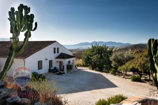 Xalet  Poligono 35. Encantadora finca andaluza con alma nórdica en cártamapizarra zo