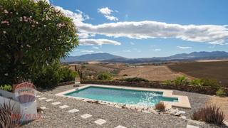 Chalet  Poligono 35. Encantadora finca andaluza con alma nórdica en cártamapizarra zo