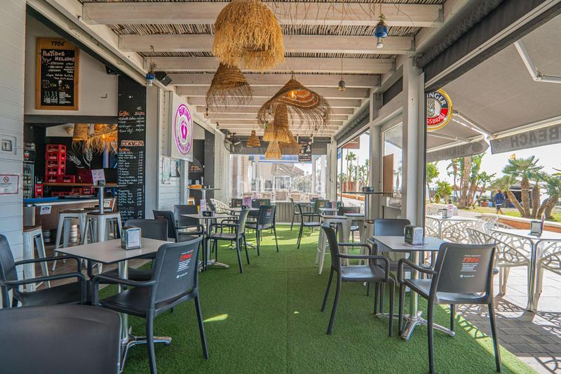 Foto b5e80bfe-74c3-4739-ad14-48d4782cfbf0. Alquiler local comercial paseo maritimo rincon de la victoria en Rincón de la Victoria