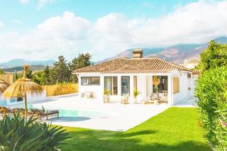 Chalet  Calle cielo del. Villa estilo ibiza totalmente renovada  don pedro estepona