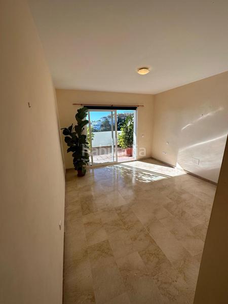 Foto 20e9b57a-1883-444d-8df0-f6fdadf7d2f7. Alquiler piso magnífico piso en alquiler en urbanización privada lunimar golf, la nueva milla de oro en Estepona